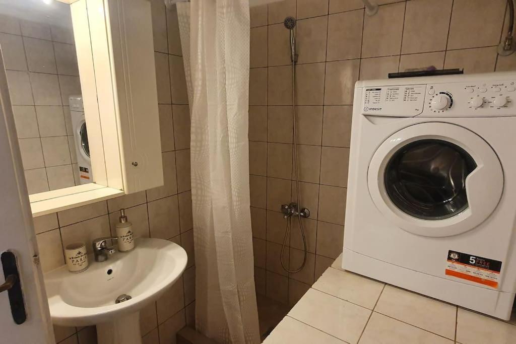 Spacious Beauty In Athens, 55M2, Metro 7' Exteriör bild